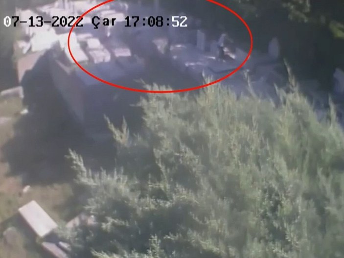 Hasköy Yahudi Mezarlığı'ndaki saldırı kamerada: 5 çocuk gözaltına alındı -3