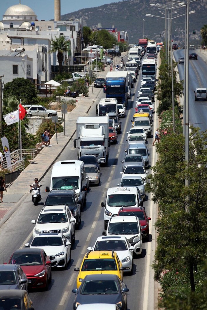 Bodrum'da tatilciler erken dönüşe geçti, trafik çilesi başladı -1