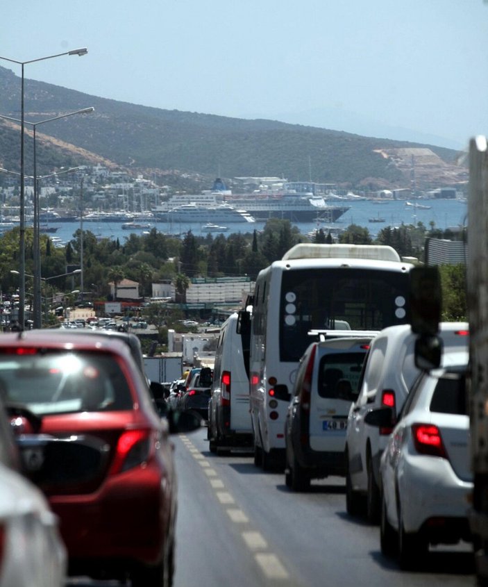 Bodrum'da tatilciler erken dönüşe geçti, trafik çilesi başladı -6
