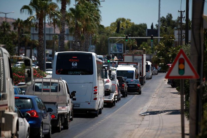 Bodrum'da tatilciler erken dönüşe geçti, trafik çilesi başladı -7