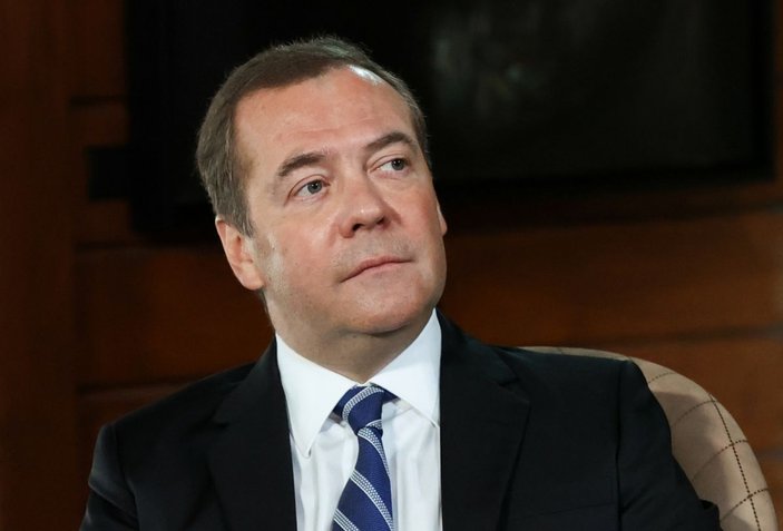 Medvedev: Ukrayna Kırım'a saldırırsa kıyameti olur