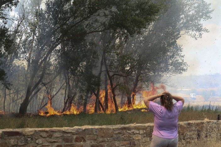 İspanya'da 30 farklı noktada yangınla mücadele