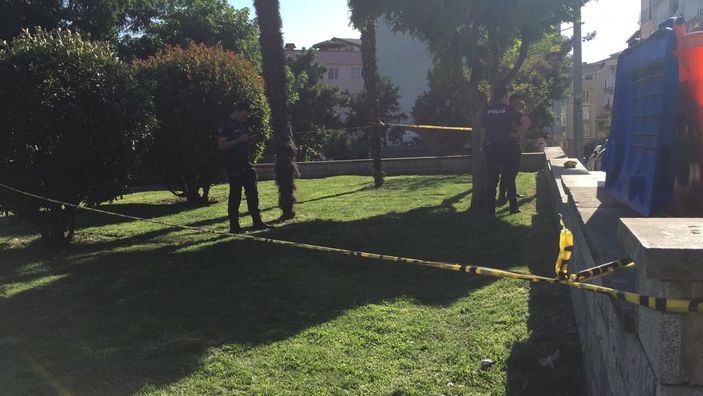 d Baba ve oğlu parkta tabancayla vuruldu -6