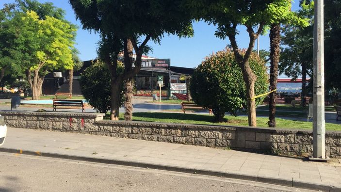 Baba ve oğlu parkta tabancayla vuruldu  -1