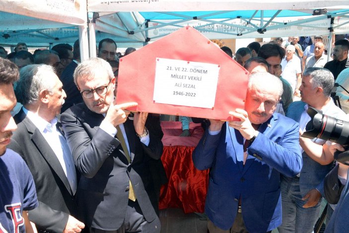 Eski milletvekili Ali Sezal, Kahramanmaraş'ta toprağa verildi -1