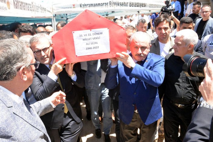 Eski milletvekili Ali Sezal, Kahramanmaraş'ta toprağa verildi -9