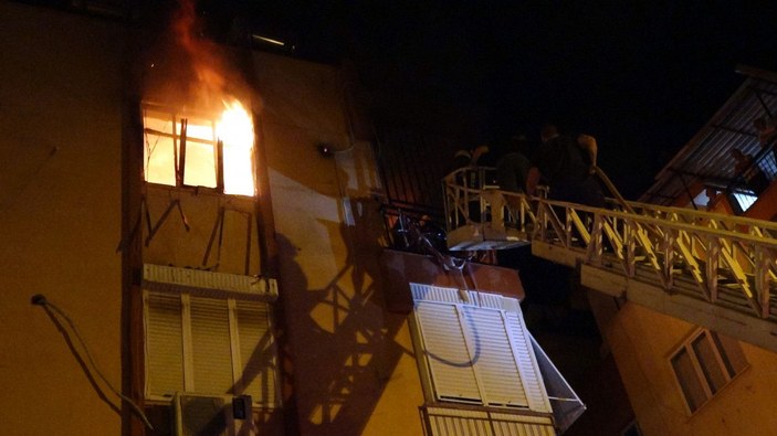Antalya'da ev yangını: 2 çocuk son anda kurtarıldı