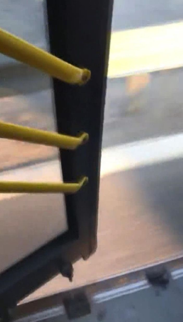 Kapısı açık İETT otobüsünde yolculuk -2