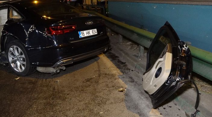 Bursa'da,  bariyerlere saplanan otomobilin sürücüsü ağır yaralandı -4