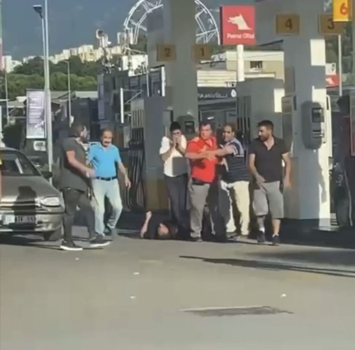 Trafikte kanlı yol verme kavgası kamerada... -2