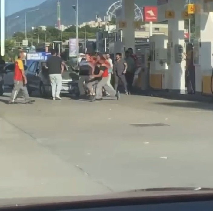 Trafikte kanlı yol verme kavgası kamerada... -1