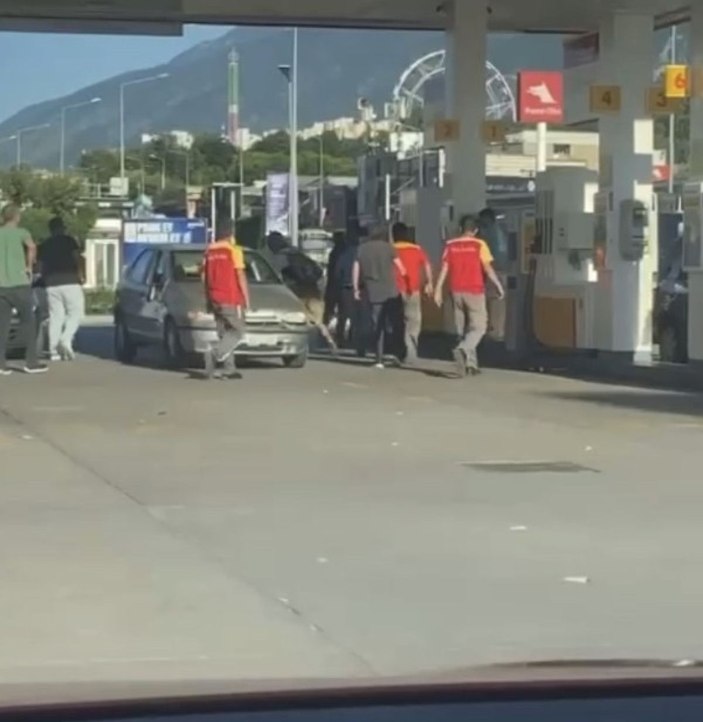 Trafikte kanlı yol verme kavgası kamerada... -8