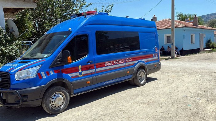 Boşanmak isteyen eşini tabancayla başından vurdu -1