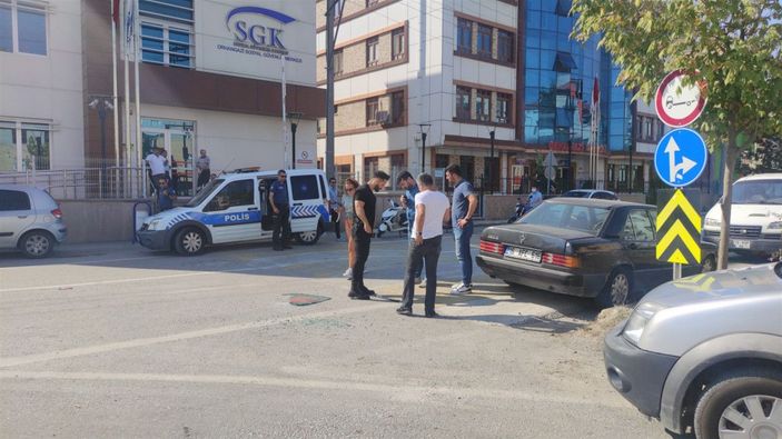 Geç geldiği iddiasıyla camını kırdığı ambulansla hastaneye kaldırıldı -4