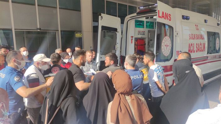 Geç geldiği iddiasıyla camını kırdığı ambulansla hastaneye kaldırıldı -2