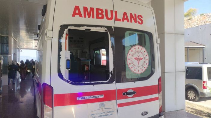Geç geldiği iddiasıyla camını kırdığı ambulansla hastaneye kaldırıldı -1