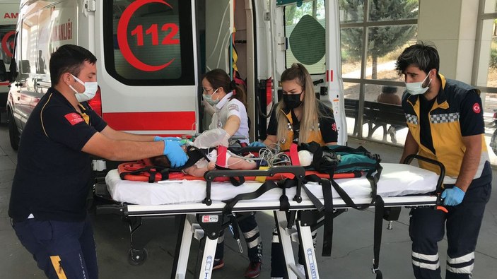 Tatil dönüşü otomobiliyle TIR'a çarptı, eşi ve bebeğiyle birlikte yaralandı -2