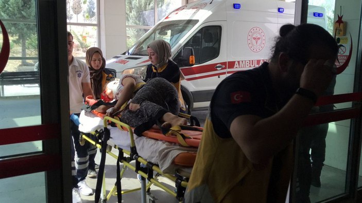 Tatil dönüşü otomobiliyle TIR'a çarptı, eşi ve bebeğiyle birlikte yaralandı -5
