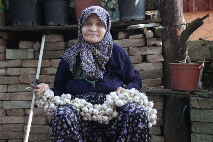 Yaş 83, bir an olsun çalışmaktan vazgeçmiyor -1