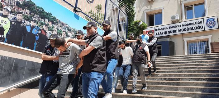 Adliyede kaçmaya çalışırken yakalanan şüpheliler tekrar adliyeye sevk edildi -1