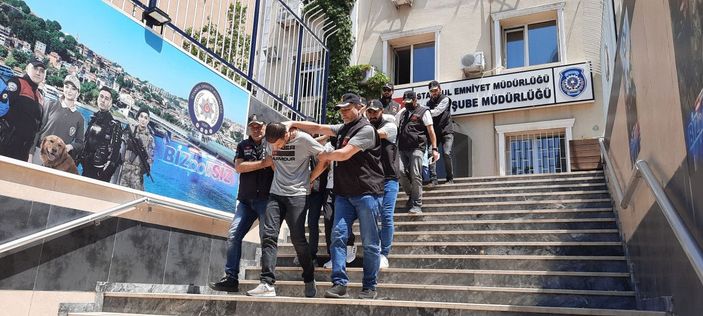 Adliyede kaçmaya çalışırken yakalanan şüpheliler tekrar adliyeye sevk edildi -2