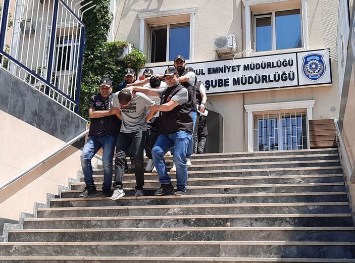 Adliyede kaçmaya çalışırken yakalanan şüpheliler tekrar adliyeye sevk edildi -3
