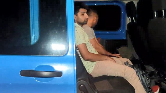 Arnavutköy'de minibüste 29 göçmen yakalandı -2