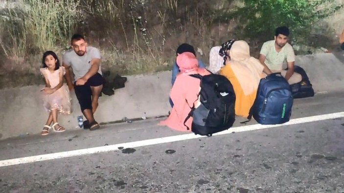 Arnavutköy'de minibüste 29 göçmen yakalandı -3