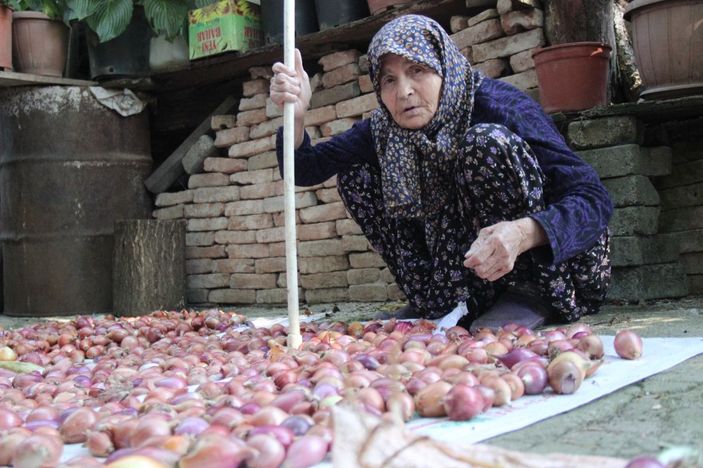 Yaş 83, bir an olsun çalışmaktan vazgeçmiyor -3