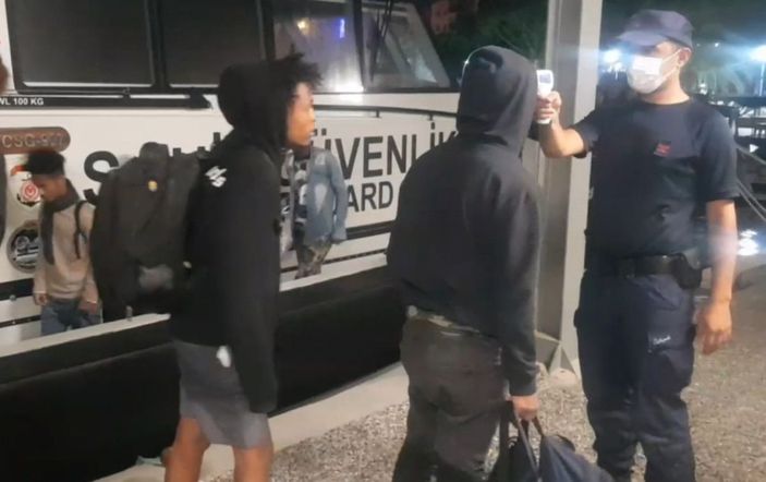 İzmir'de 23 kaçak göçmen yakalandı, 67 kaçak göçmen kurtarıldı -2