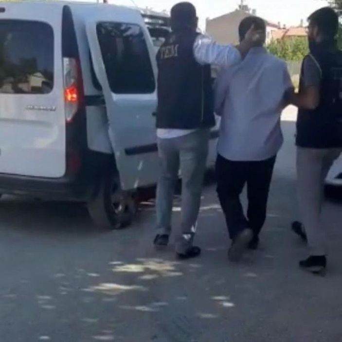 6 yıl 8 ay hapis cezasıyla aranan DEAŞ'lı, Konya'da yakalandı -1