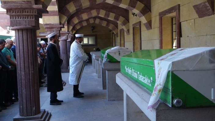 Freni boşalan vinçin çarptığı anne ve kızı toprağa verildi -3