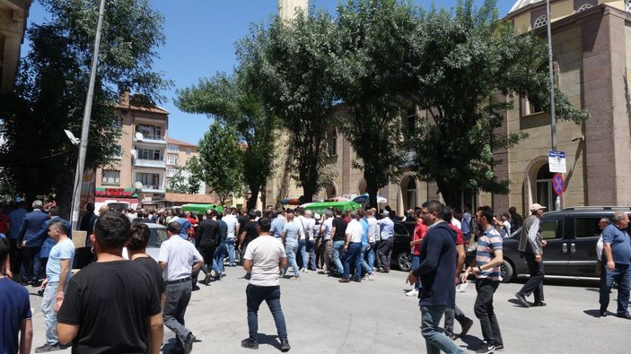 Freni boşalan vinçin çarptığı anne ve kızı toprağa verildi -7