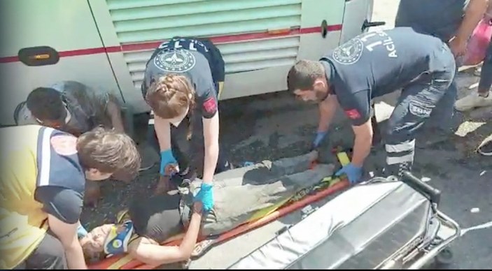 2 göçmen, tur otobüsü altında kaçmaya çalışırken yanıyordu -5