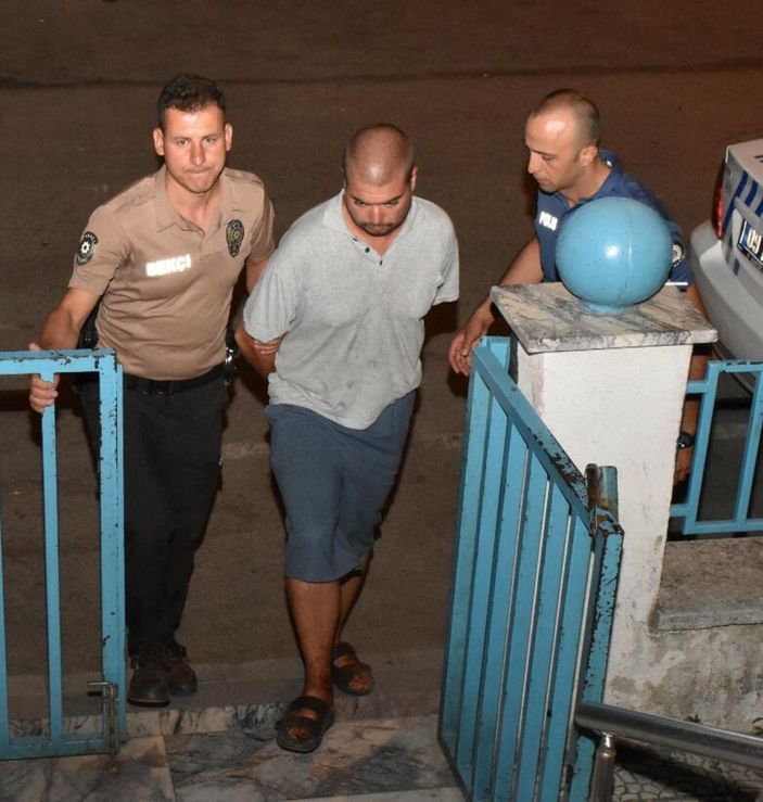 Babasını, eve geç geldiği için uyarınca öldürmüş -1