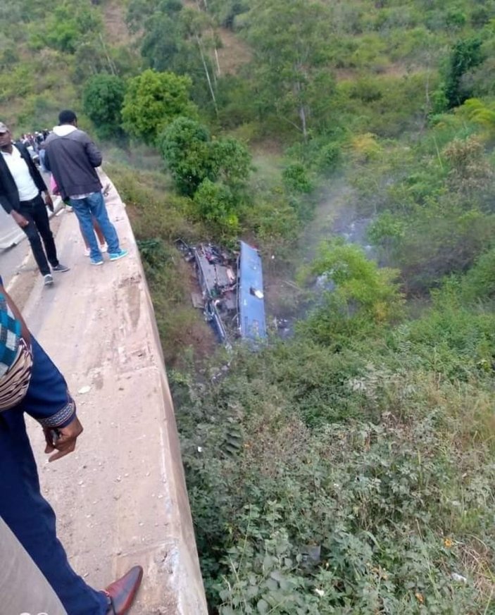 Kenya’da yolcu otobüsü nehre düştü: 24 ölü