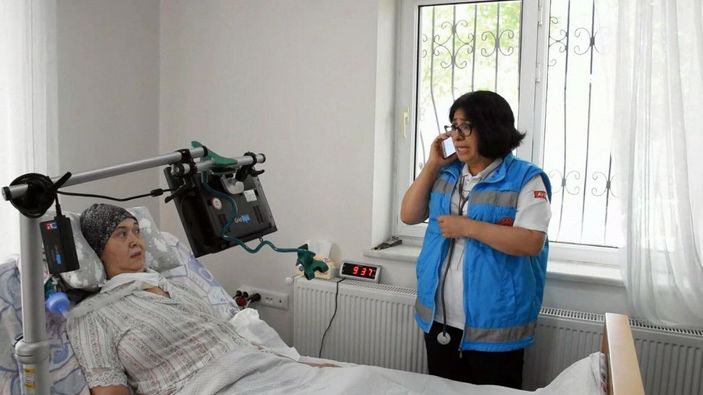Evinden çıkamayan hastanın deniz kenarı isteği ambulansla yerine getirildi -5