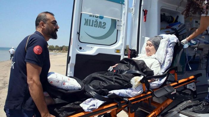 Evinden çıkamayan hastanın deniz kenarı isteği ambulansla yerine getirildi -3