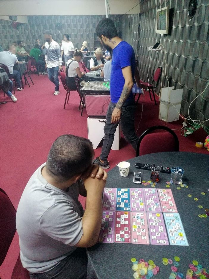 İzmir'de 2 kahveye kumar baskını; 82 kişiye 149 bin lira ceza -2