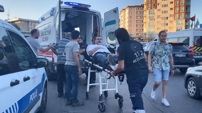 Beylikdüzü’nde trafik tartışması kanlı bitti: 1’i ağır 2 yaralı -6