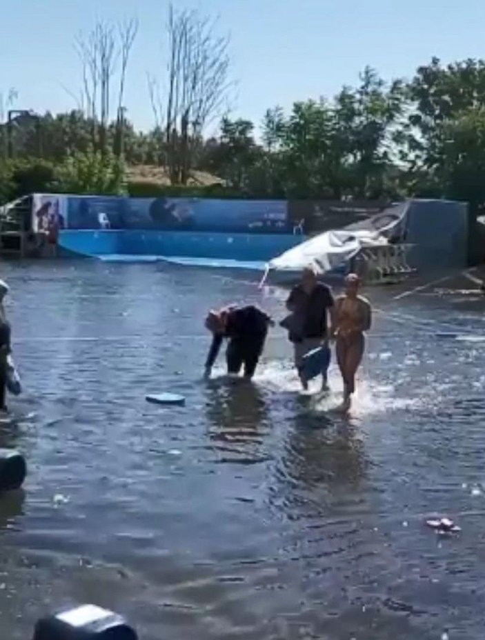 Fatih'te havuz patladı; okul bahçesi göle döndü -5