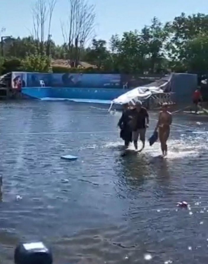 Fatih'te havuz patladı; okul bahçesi göle döndü -9