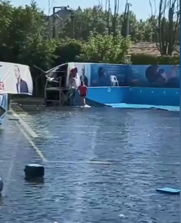 Fatih'te havuz patladı; okul bahçesi göle döndü -8