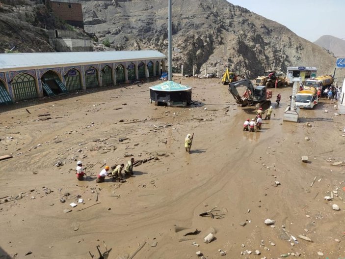 İran’daki sel felaketinde can kaybı 6’ya yükseldi -1