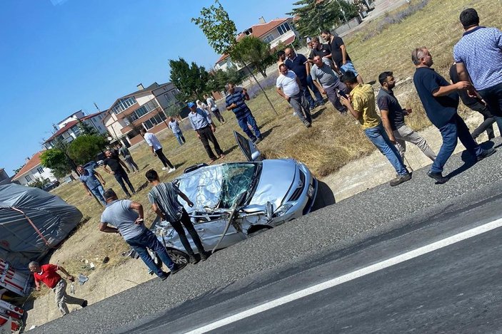 İnanılmaz kurtuluş: Kağıt gibi ezilen bu araçtan yara almadan çıktı -2