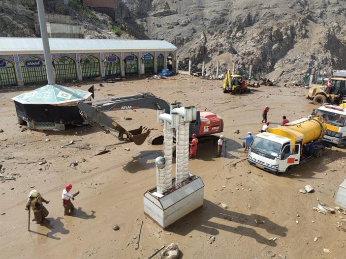 İran’daki sel felaketinde can kaybı 6’ya yükseldi -4