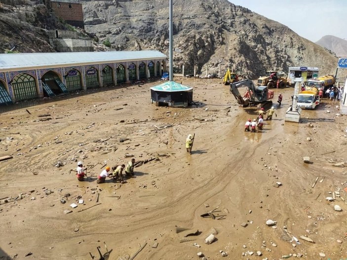 İran’daki sel felaketinde can kaybı 6’ya yükseldi -9