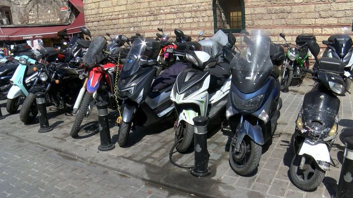 Tarihi meydan motosiklet parkına döndü   -9