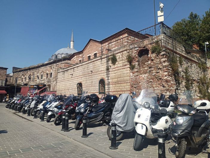 Tarihi meydan motosiklet parkına döndü   -3