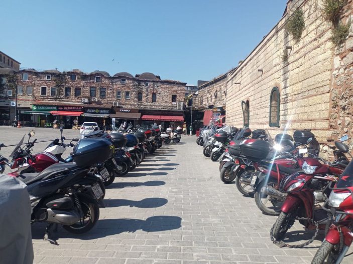 Tarihi meydan motosiklet parkına döndü   -2